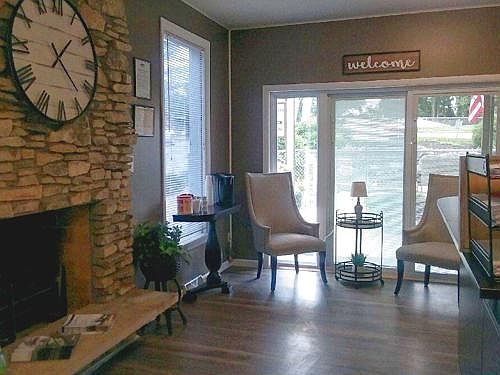 4th image of 1600 N Willis Dr #15174171