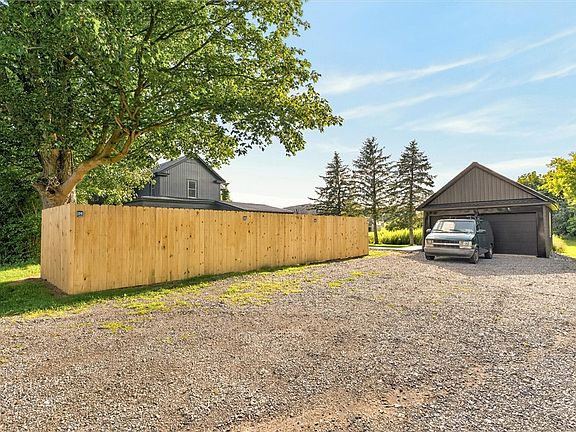 4th image of 2972 Whalen Rd