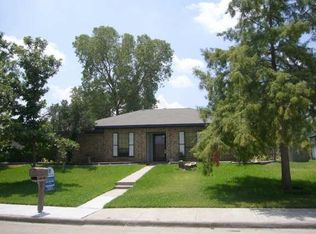 1834 Juniper Ln, Lewisville, TX 75077