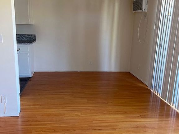 5th image of 942 Arcadia Ave #13