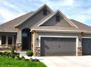 701 SW Eagle Dr, Oak Grove, MO 64075