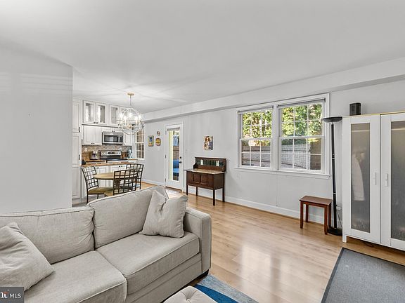 3rd image of 1111 N Pitt St APT 1C