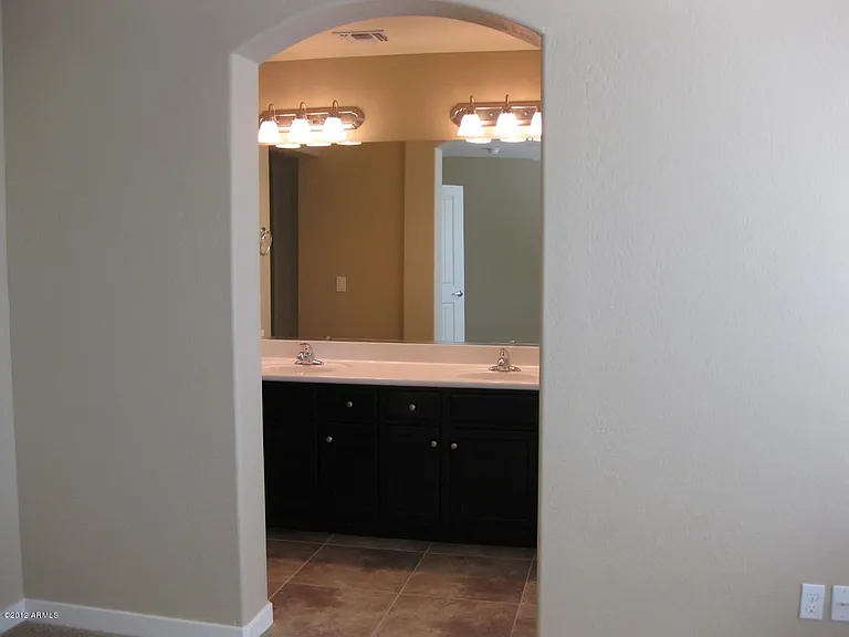 1119 E Cedar St — Photo 13