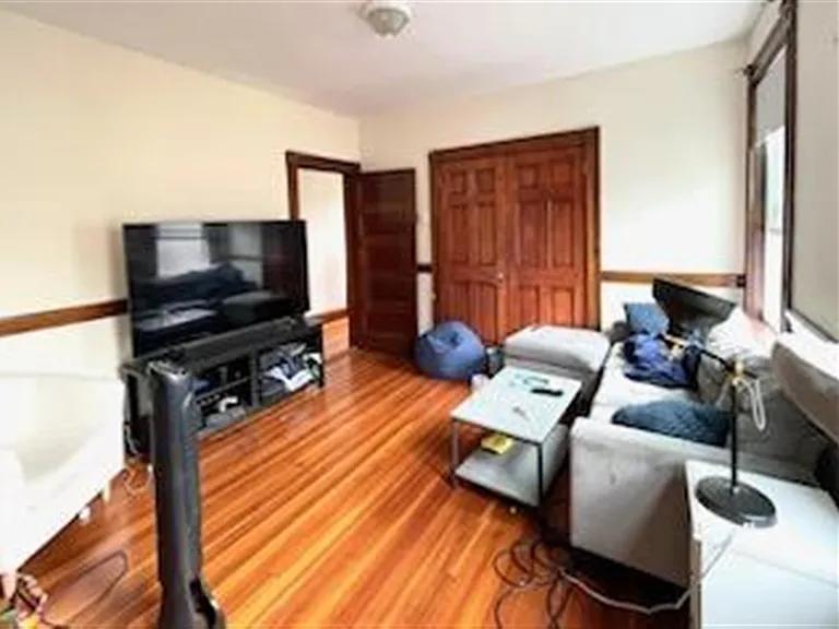 49 Locke St #2 — Photo 6