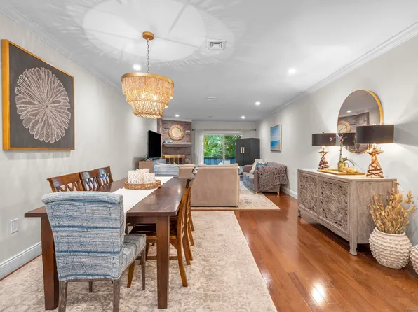 187 Fairfield Woods Road #187, Fairfield, CT 06825