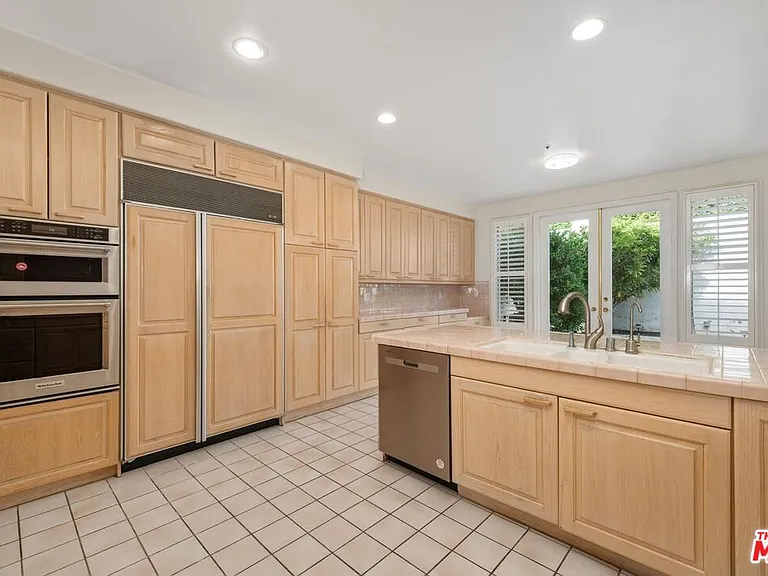 11815 Folkstone Ln — Photo 20