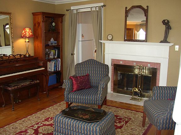 2 fireplaces