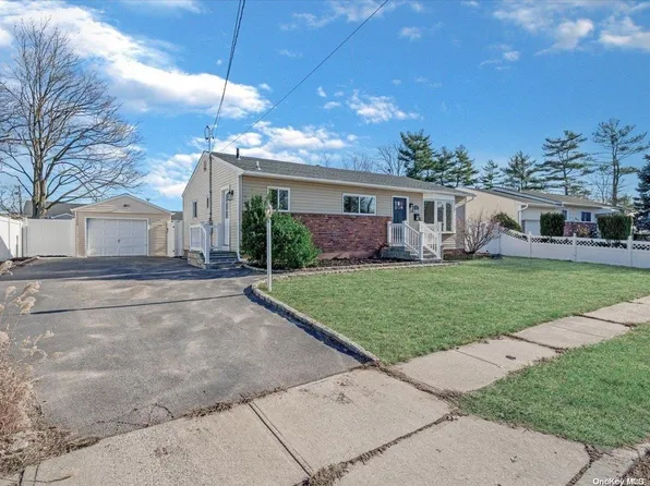 29 Irving Avenue, Deer Park, NY 11729