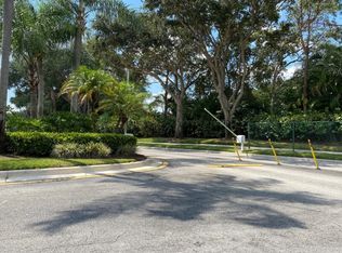 8011 Via Hacienda, Riviera Beach, FL 33418