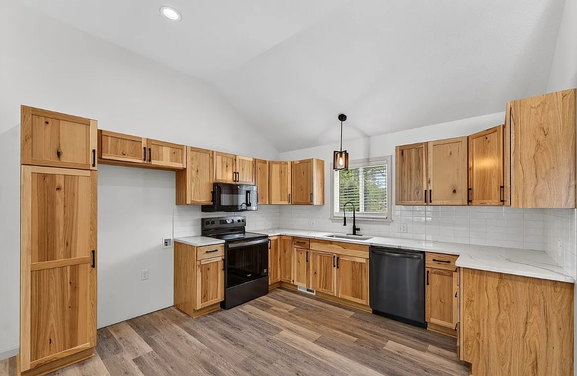4 bed, 1767 sqft, $2,500 — Photo 4