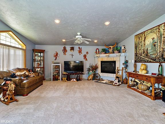 3rd image of 847 Arbor Dr