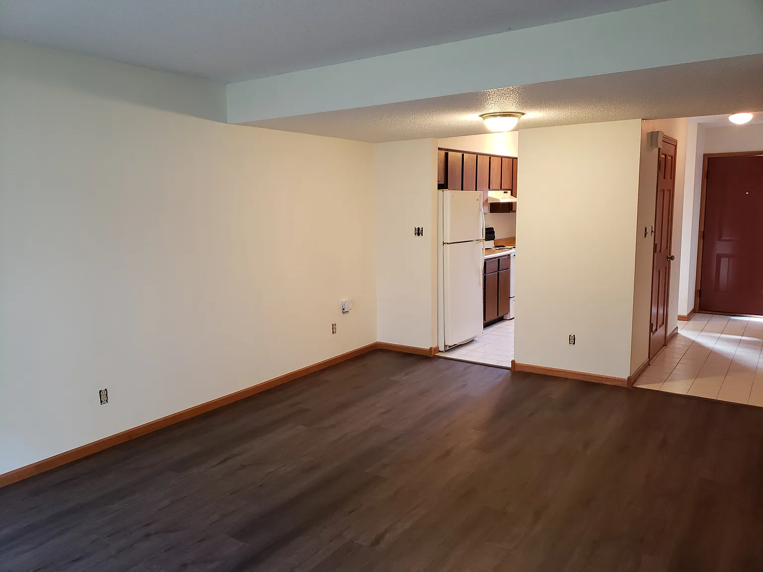 2 bed, 1.5 bath, $995 — Photo 2