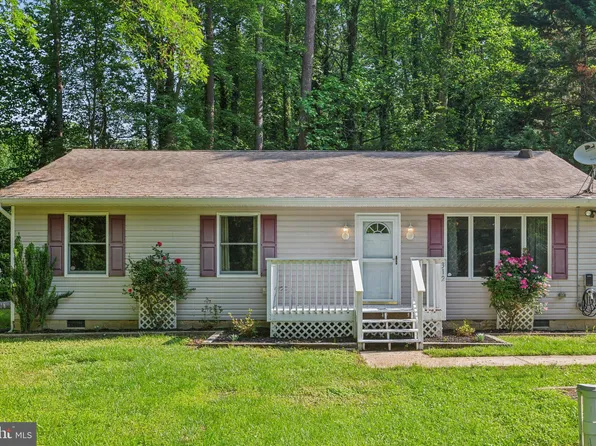 312 Gray Dr, Lusby, MD 20657