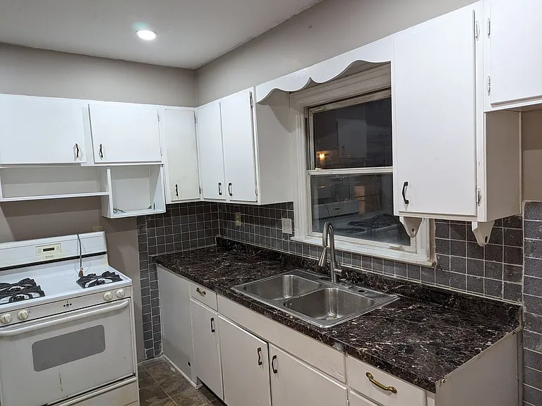 4300 Laurel Ave — Photo 7
