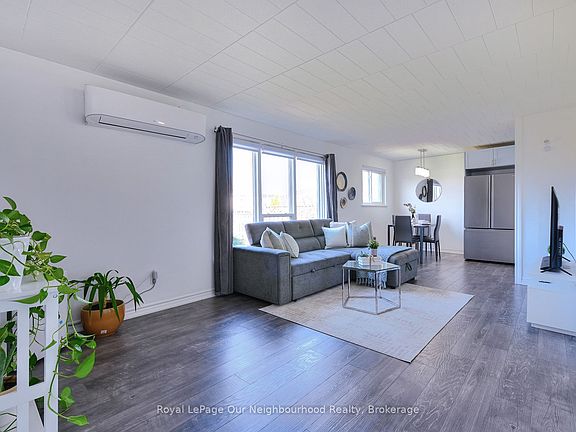 2nd image of 540 Mary St E #2