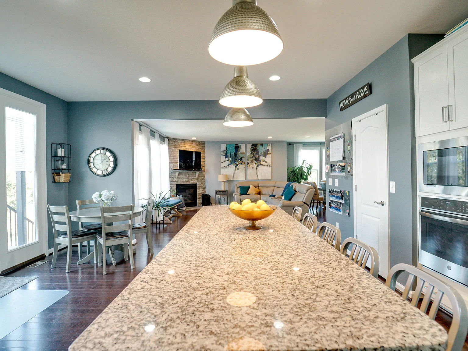 7 bed, 4924 sqft, $5,000 — Photo 2