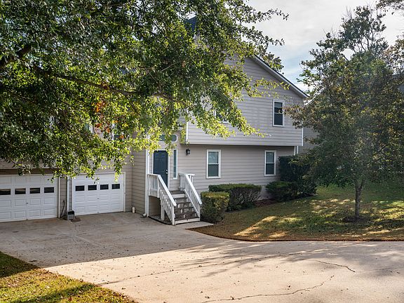 4th image of 2554 Blakely Ct NE