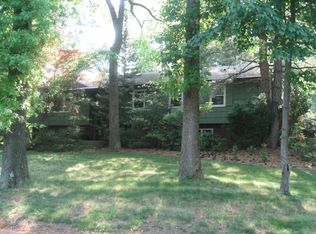 15 Bluejay St, Chestnut Ridge, NY 10977