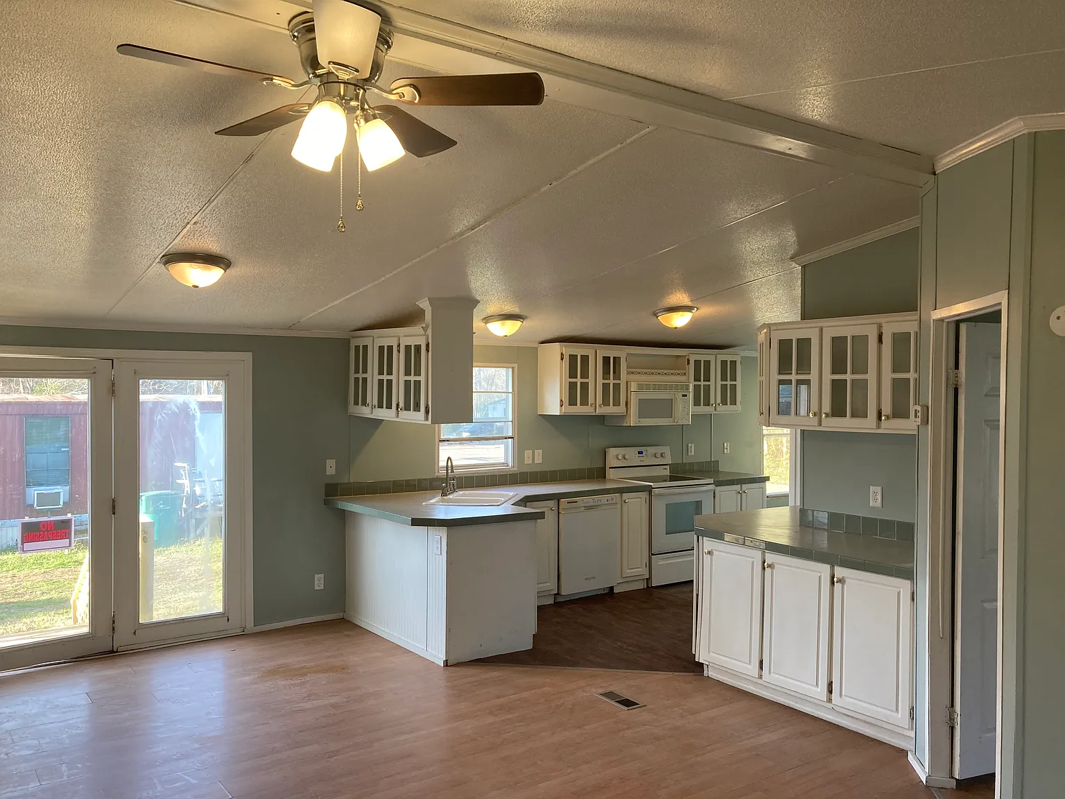 3 bed, $1,700 — Photo 4