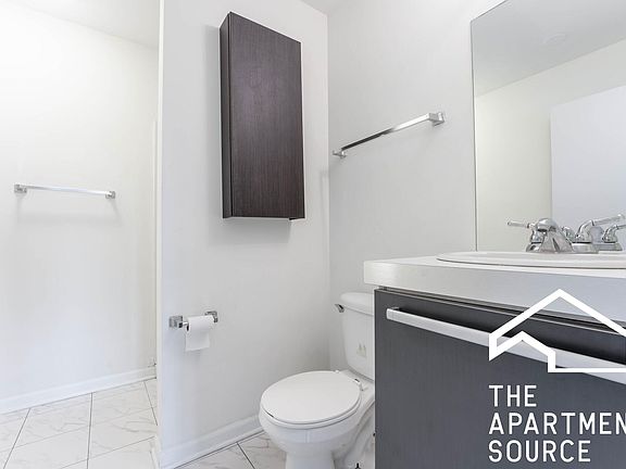 3rd image of 1546 W Glenlake Ave #2C