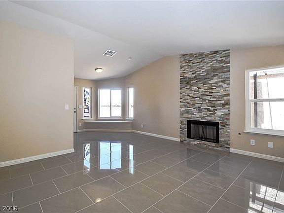 4th image of 2341 N Los Feliz St