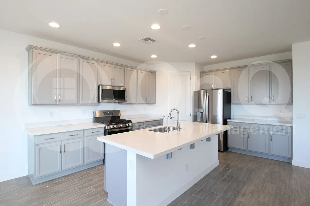 4 bed, 3.0 bath, 2855 sqft, $2,550 — Photo 2