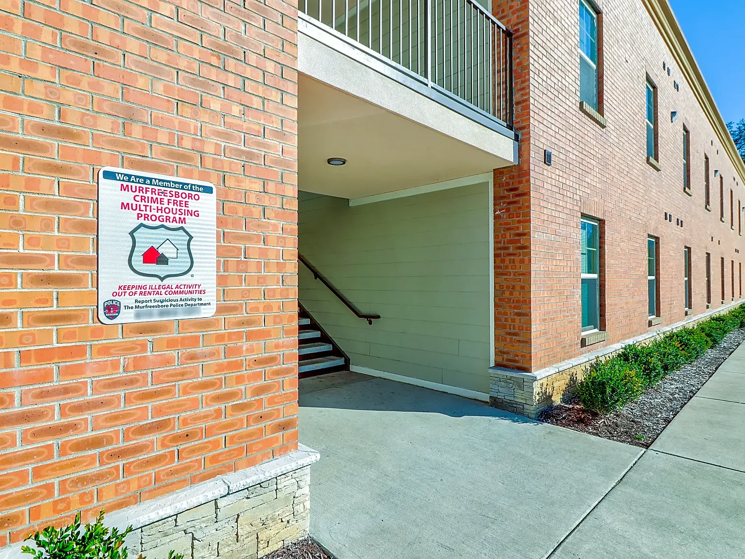 College Pointe Apartments — Photo 2