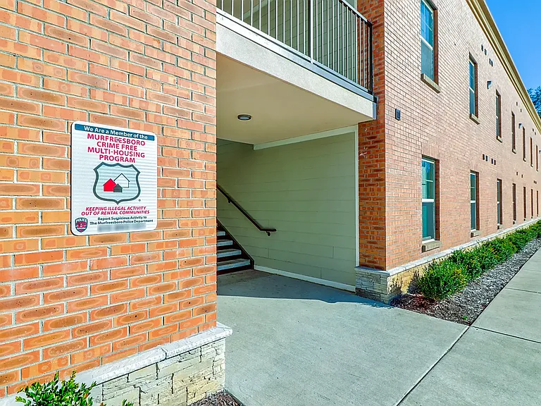 College Pointe Apartments — Photo 2