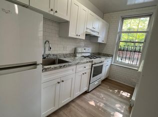330 S 4th St #1A, Philadelphia, PA 19106