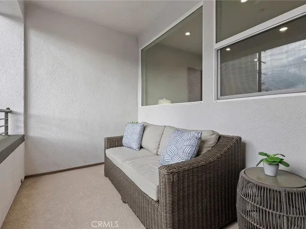 585 S Lyon St, Santa Ana, CA 92701