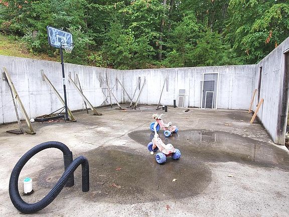 4th image of 418 Vesey Dr