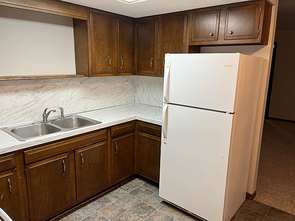 3rd image of 85 E 19th St #4