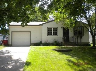 2805 E 17th St, Sioux Falls, SD 57103