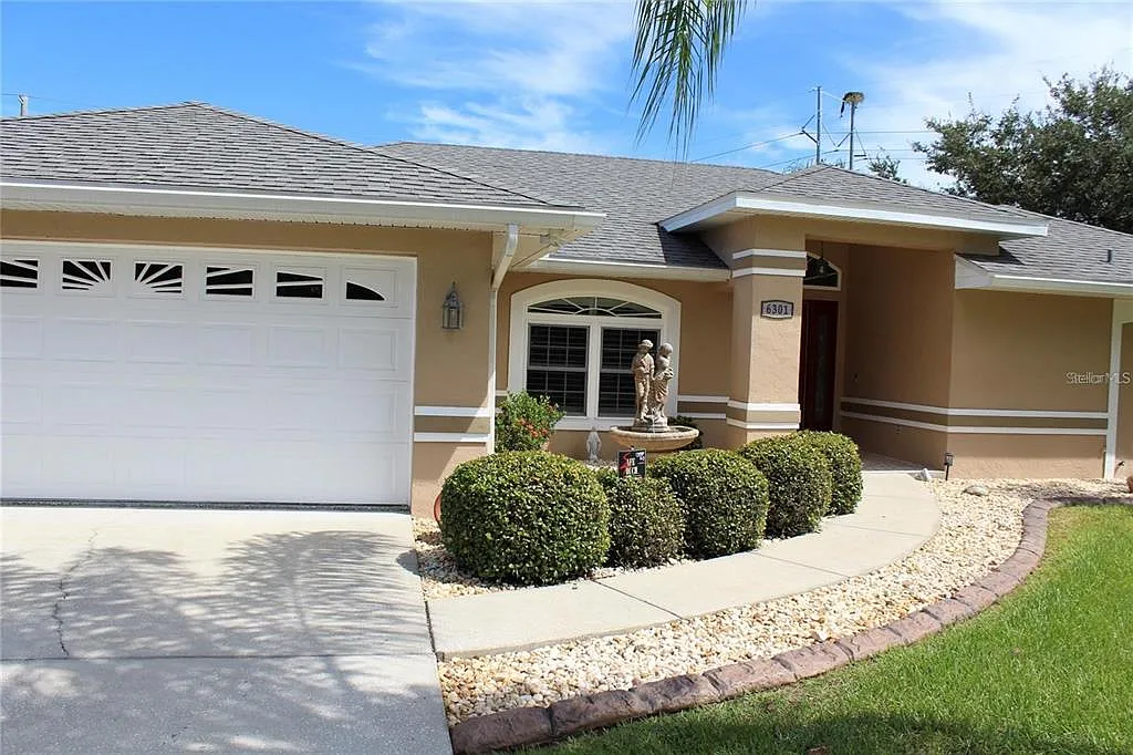 3 bed, 2.0 bath, 2095 sqft, $2,595 — Photo 2