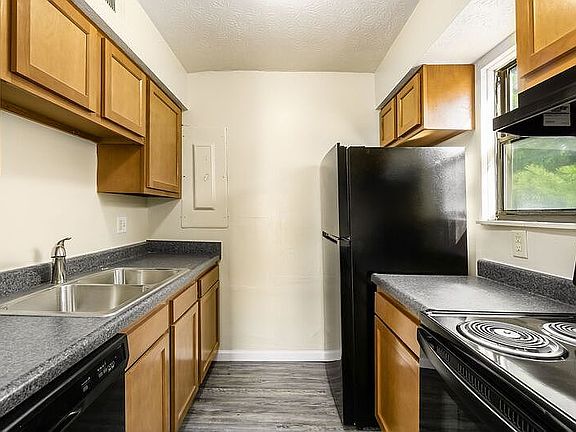 3rd image of 4221 Cleveland Ave #B
