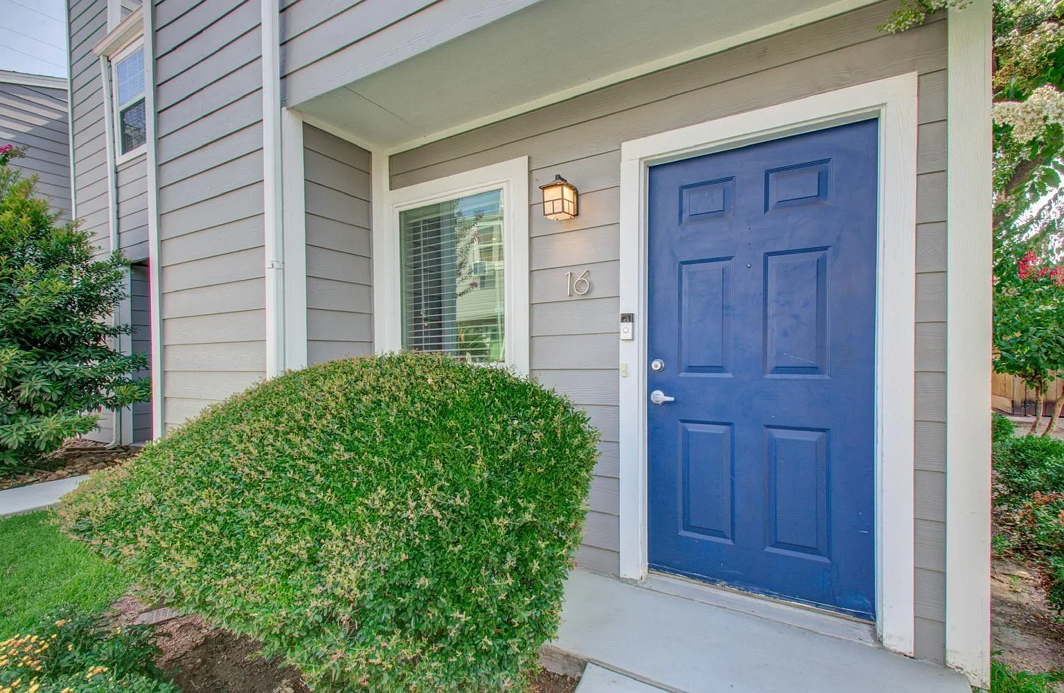 2 bed, 2.5 bath, 1296 sqft, $1,850 — Photo 1