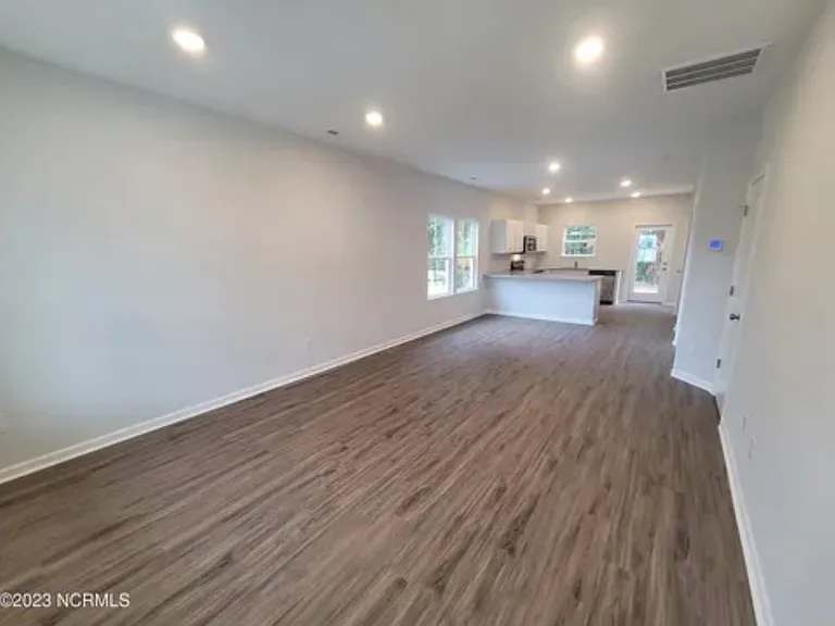 9008 Laurel Bay Ln — Photo 2