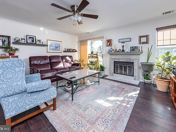 3rd image of 351 Coventry Ct