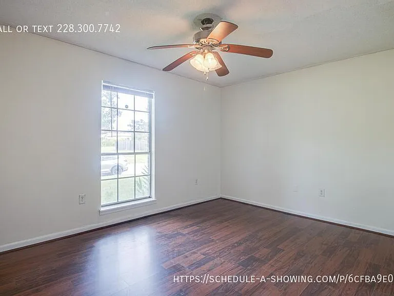 107 Deanna St — Photo 9