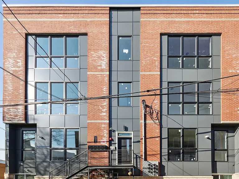 2550 Hope St — Photo 28