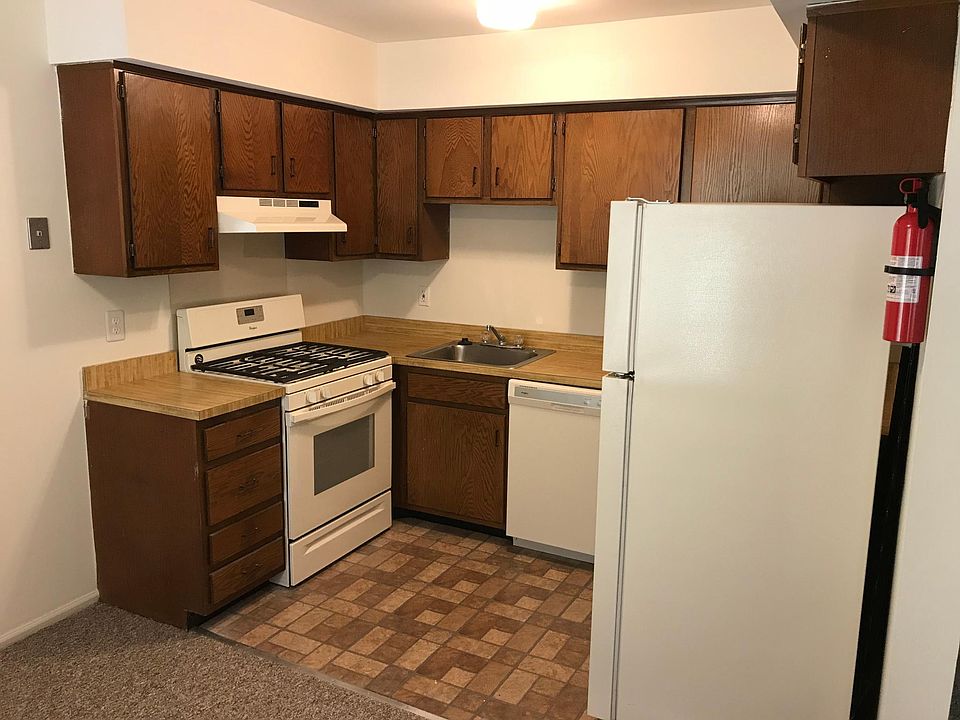 2nd image of 7412 Hilltop Dr