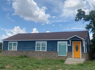 207 E 5th St, Sundown, TX 79372
