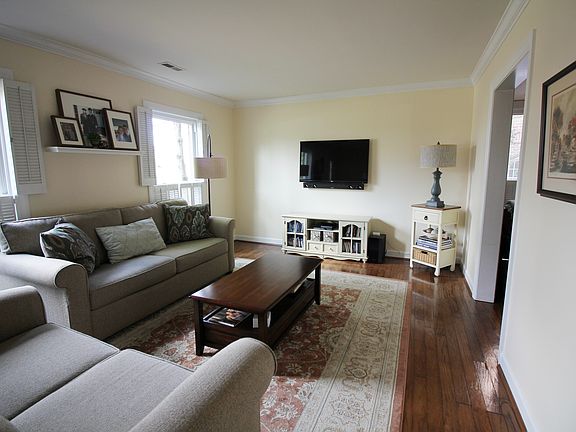 2nd image of 1408 Governors Pl SE