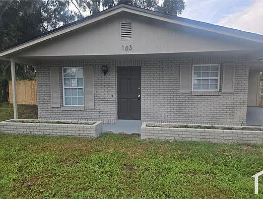 103 Hickory Ln