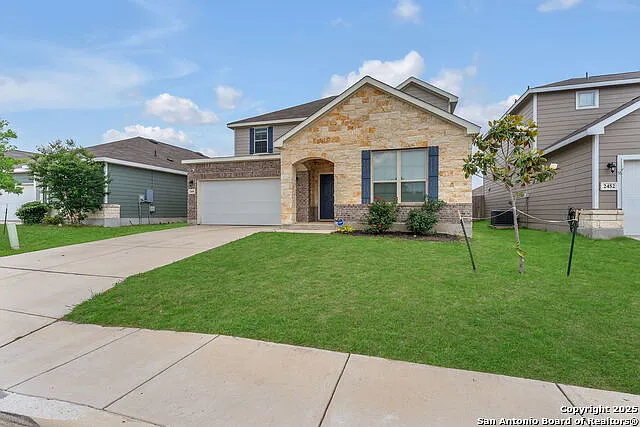 4 bed, 3.0 bath, 2569 sqft, $2,200 — Photo 2