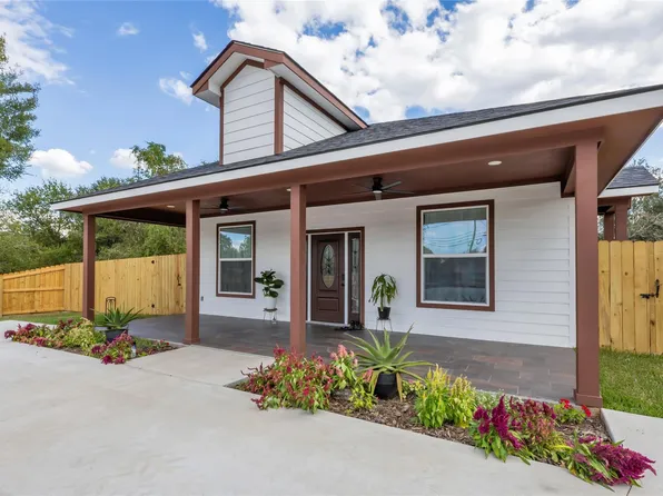 1309 W Washington Ave, Navasota, TX 77868