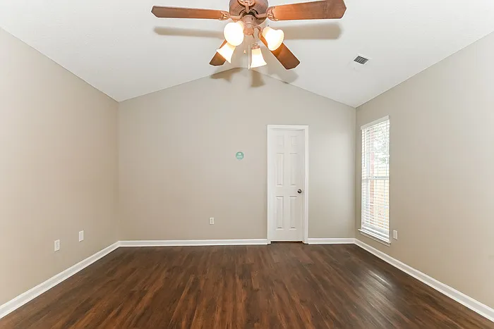 5682 Hunters Chase Dr — Photo 11