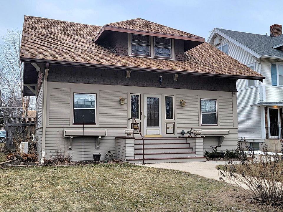 1st image of 817 N Main St