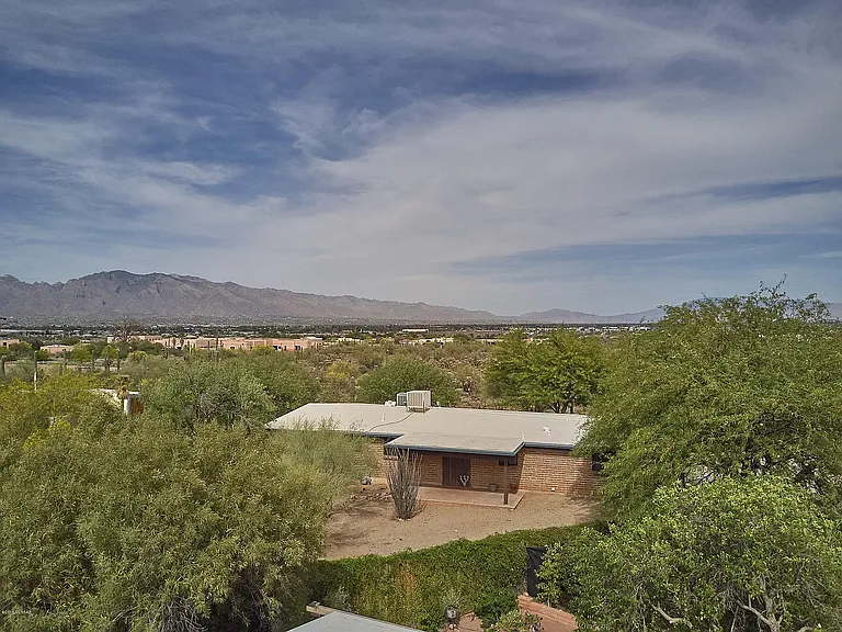 2618 N Teresa Ln — Photo 3