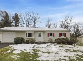 5 Crum Elbow Dr, Hyde Park, NY 12538